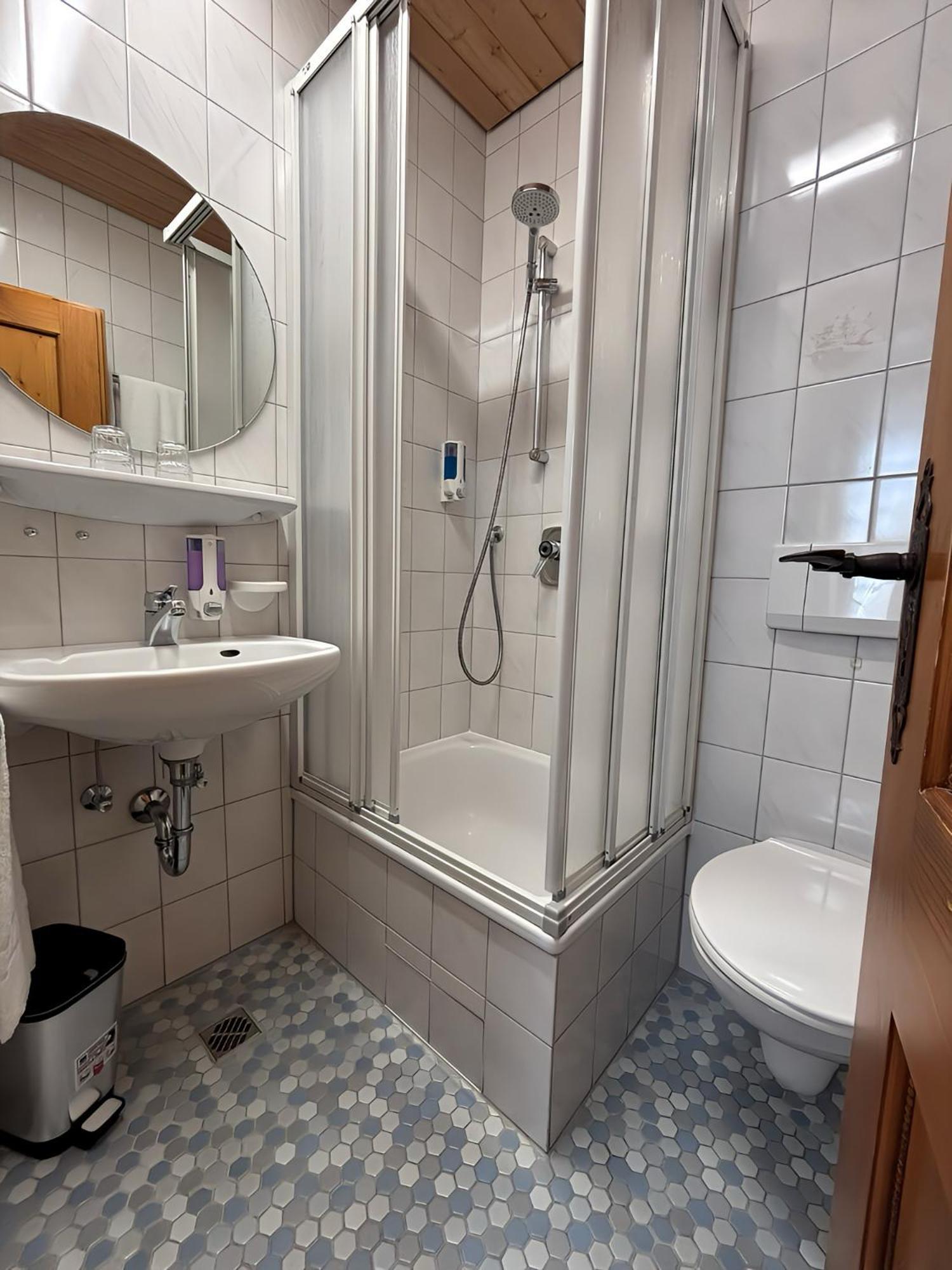 Hotel-Gasthof Adler Lindau  Rom bilde